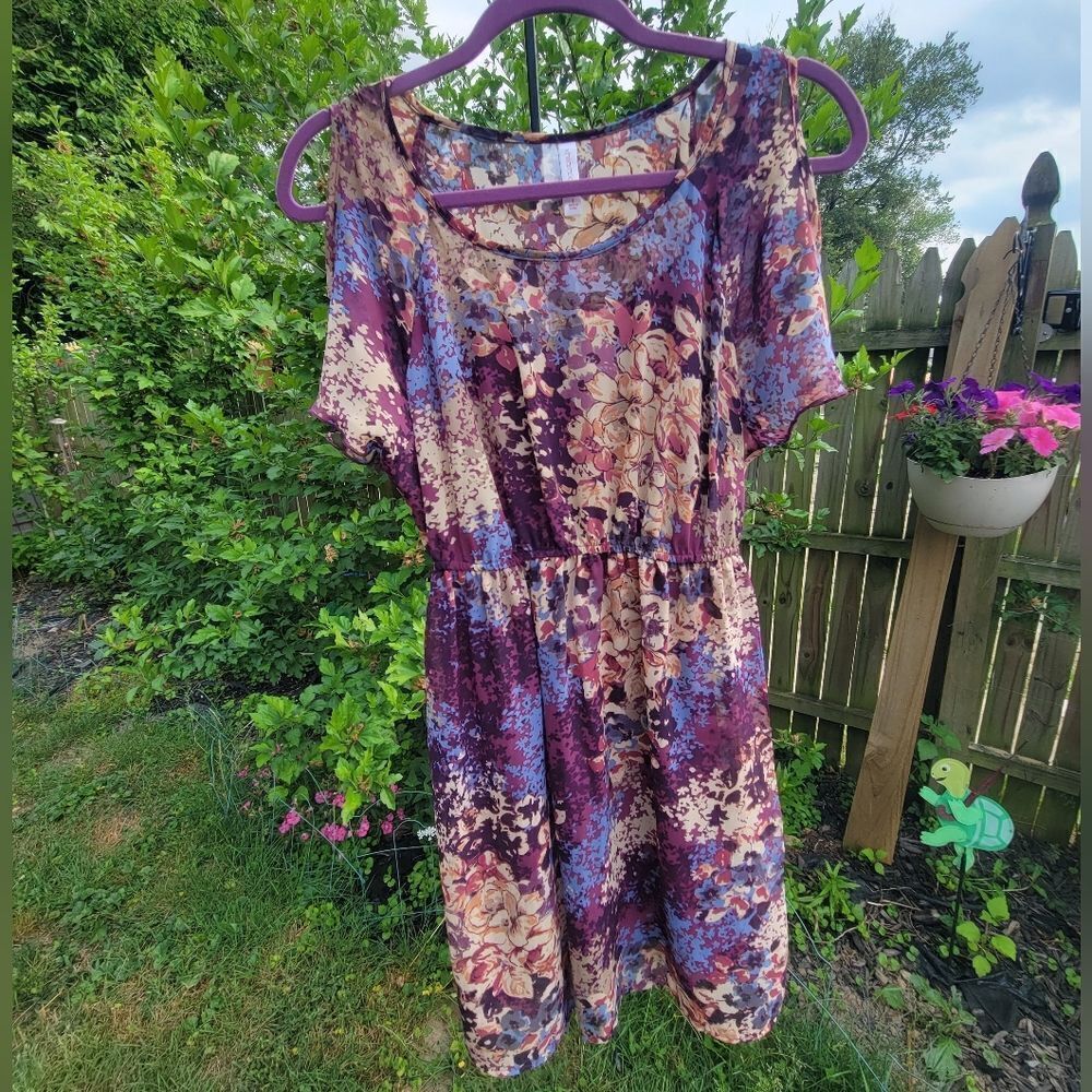 Cold Shoulder Midi Dress - Picture 7 of 9